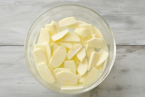 Preparazione Torta alle mele e frangipane - Fase 1