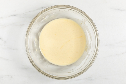 Preparazione Torta invisibile di mele - Fase 2 Preparazione Torta invisibile di mele - Fase 2