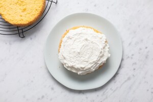 Preparazione Torta soffice con crema al latte - Fase 5