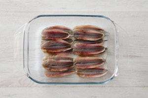 Preparazione Alici marinate al limone - Fase 2