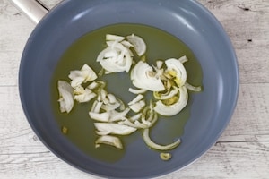 Preparazione Corona salata fave, piselli e pancetta - Fase 2