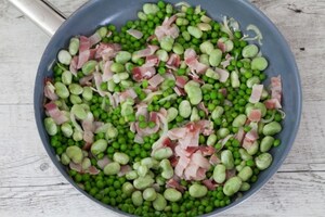 Preparazione Corona salata fave, piselli e pancetta - Fase 2