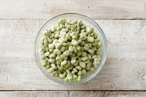 Preparazione Fave fresche al prosciutto - Fase 1