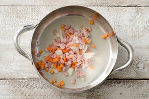 Preparazione Fave fresche al prosciutto - Fase 1