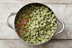 Preparazione Fave fresche al prosciutto - Fase 2