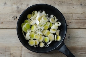 Preparazione Frittata di porri e spinaci al forno - Fase 1