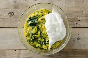 Preparazione Frittata di porri e spinaci al forno - Fase 3