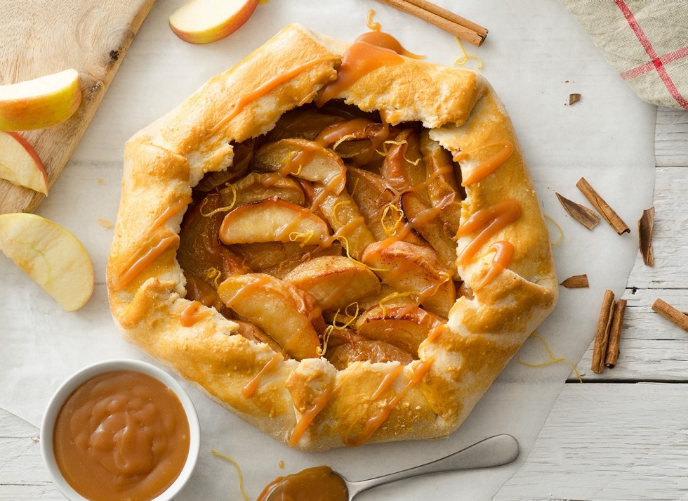 Galette rustica con mele e salsa al caramello ricetta