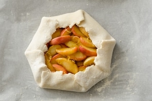 Preparazione Galette rustica con mele e salsa al caramello - Fase 4