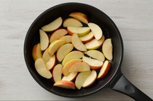 Preparazione Galette rustica con mele e salsa al caramello - Fase 2