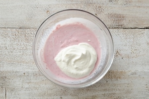 Preparazione Mini mousse di yogurt e lamponi - Fase 2