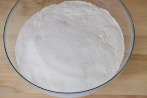 Preparazione Panini morbidi al burro, aglio e erbe - Fase 1