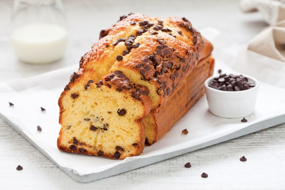 Plumcake allo yogurt e gocce di cioccolato ricetta