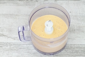 Preparazione Plumcake allo yogurt e gocce di cioccolato - Fase 1