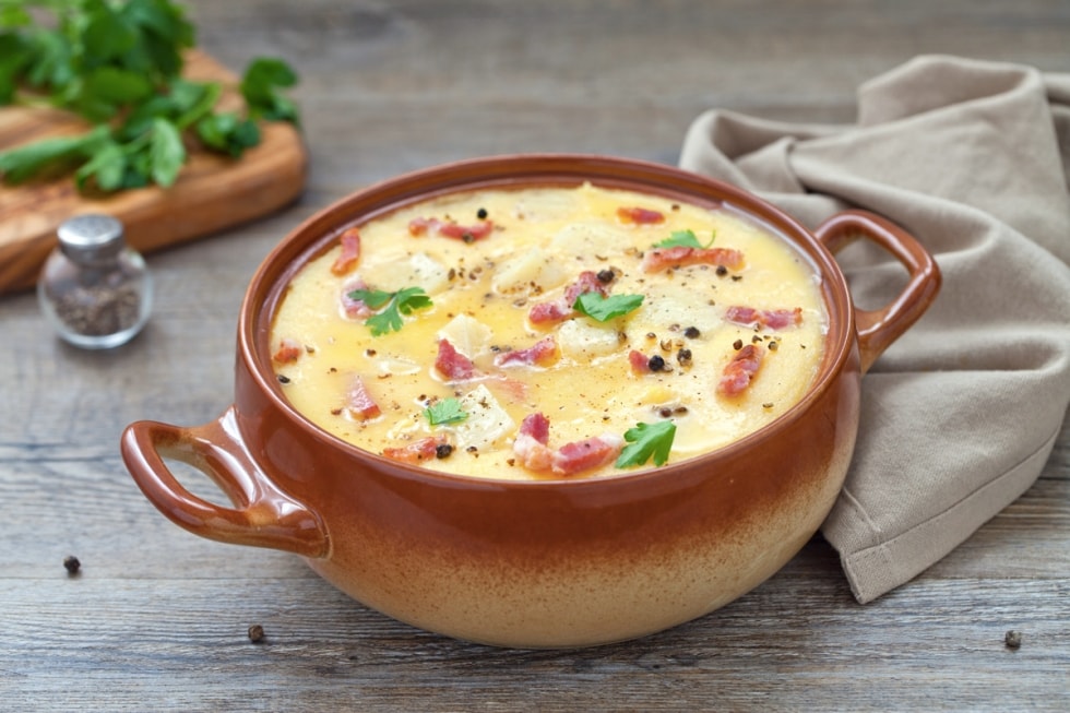 Polenta concia con formaggio e speck ricetta