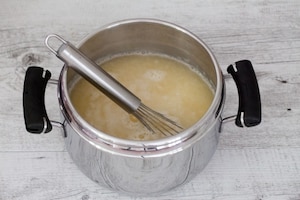 Preparazione Polenta concia con formaggio e speck - Fase 2