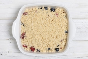 Preparazione Sbriciolata ai frutti di bosco - Fase 2