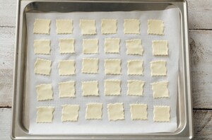 Preparazione Stuzzichini di pasta sfoglia con mousse di prosciutto - Fase 1