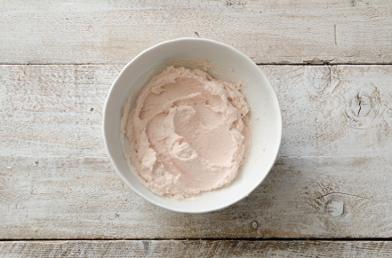 Preparazione Stuzzichini di pasta sfoglia con mousse di prosciutto - Fase 2 Preparazione Stuzzichini di pasta sfoglia con mousse di prosciutto - Fase 2