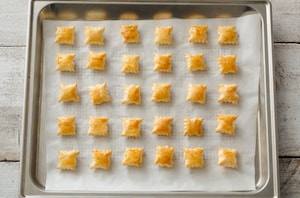 Preparazione Stuzzichini di pasta sfoglia con mousse di prosciutto - Fase 3