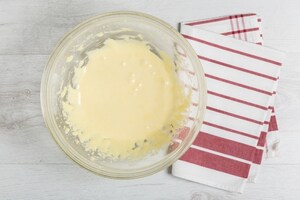 Preparazione Torta di carote, noci pecan e crema al formaggio - Fase 1