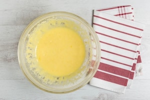 Preparazione Torta di carote, noci pecan e crema al formaggio - Fase 1