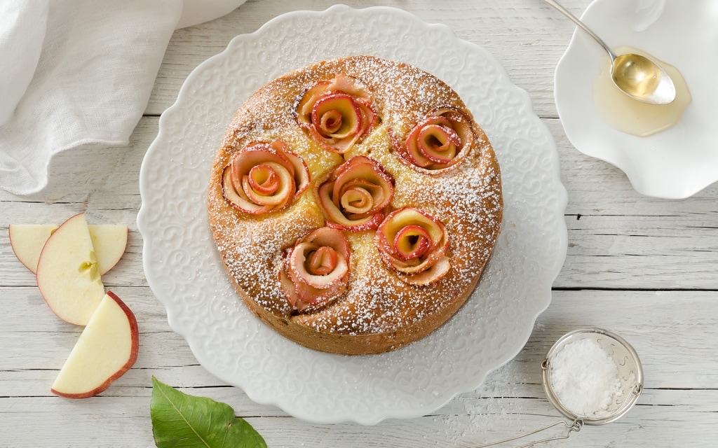 Torta di mele con roselline