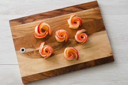 Preparazione Torta di mele con roselline - Fase 2 Preparazione Torta di mele con roselline - Fase 2