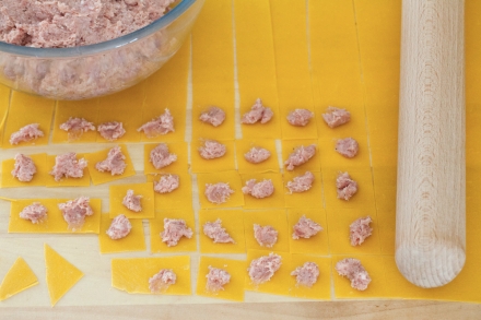 Preparazione Tortellini in brodo - Fase 4 Preparazione Tortellini in brodo - Fase 4