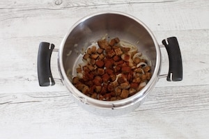 Preparazione Zuppa di pane nero - Fase 1