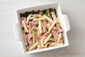 Preparazione Asparagi al forno con prosciutto e fontina - Fase 2