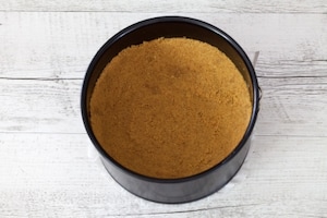 Preparazione Cheesecake al caramello salato  - Fase 1