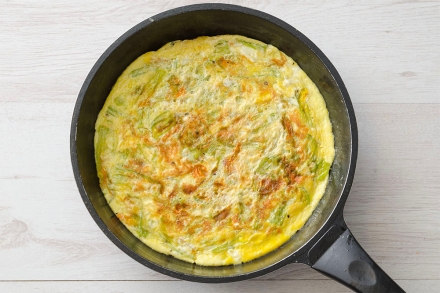 Preparazione Frittata ai fiori di zucca - Fase 3 Preparazione Frittata ai fiori di zucca - Fase 3