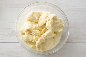 Preparazione Gnocchi di pane al salame - Fase 1