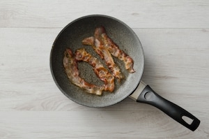 Preparazione Involtini di pasta fillo con mele, pancetta e formaggio  - Fase 1