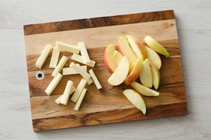 Preparazione Involtini di pasta fillo con mele, pancetta e formaggio  - Fase 1