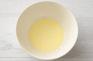 Preparazione Maccheroncini ai würstel, panna e uovo - Fase 2