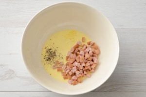 Preparazione Maccheroncini ai würstel, panna e uovo - Fase 2