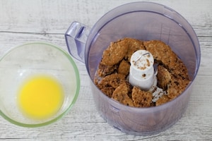 Preparazione Mini cheesecake marmorizzate alle fragole - Fase 1