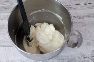 Preparazione Mini cheesecake marmorizzate alle fragole - Fase 2