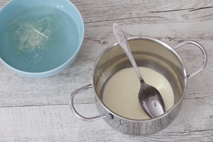Preparazione Mini cheesecake marmorizzate alle fragole - Fase 3 Preparazione Mini cheesecake marmorizzate alle fragole - Fase 3