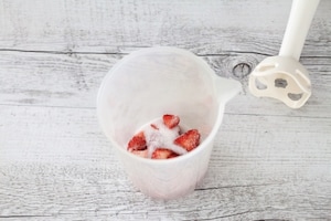 Preparazione Mini cheesecake marmorizzate alle fragole - Fase 4