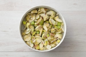 Preparazione Padellata di piselli e fave con verdure - Fase 1