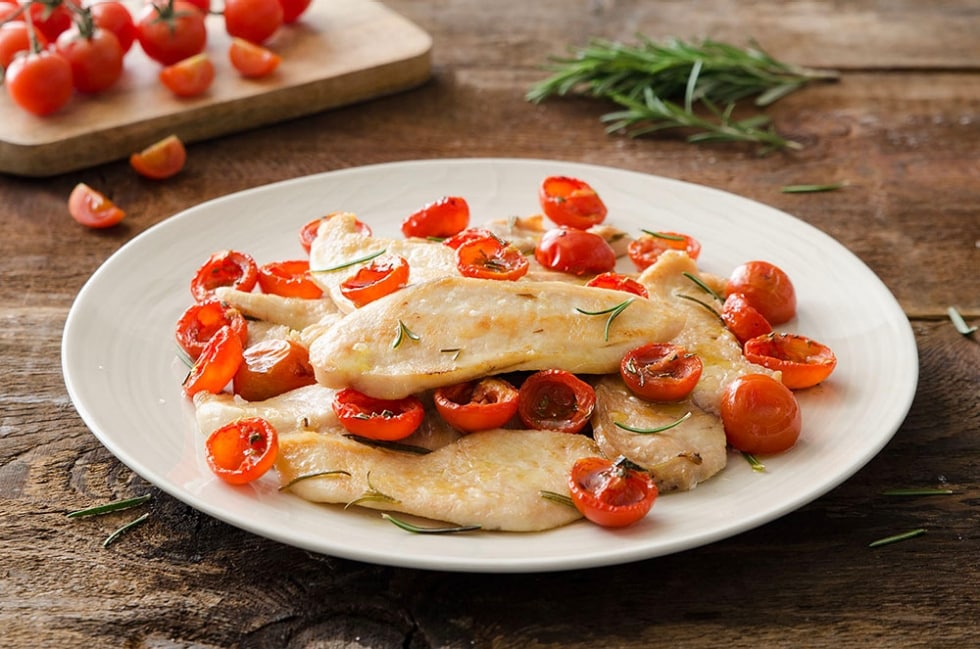 Petti di pollo con pomodorini confit ricetta