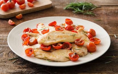 Petti di pollo con pomodorini confit