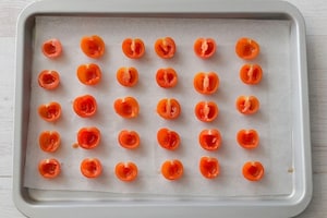 Preparazione Petti di pollo con pomodorini confit - Fase 1