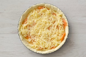 Preparazione Quiche al salmone affumicato - Fase 3