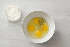 Preparazione Quiche al salmone affumicato - Fase 2