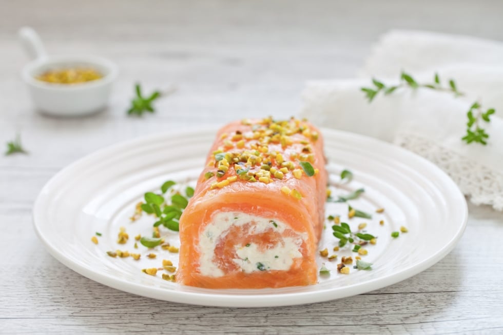 Rotolo di salmone e robiola ricetta