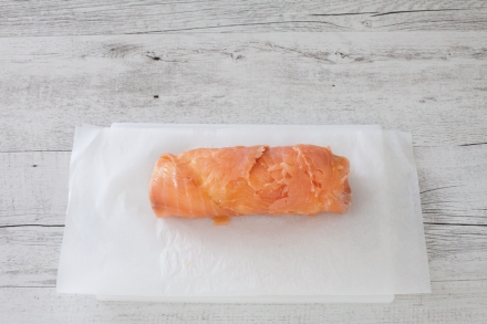 Preparazione Rotolo di salmone e robiola - Fase 2 Preparazione Rotolo di salmone e robiola - Fase 2